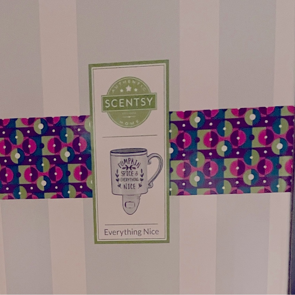 Everything Nice Scentsy mini warmer